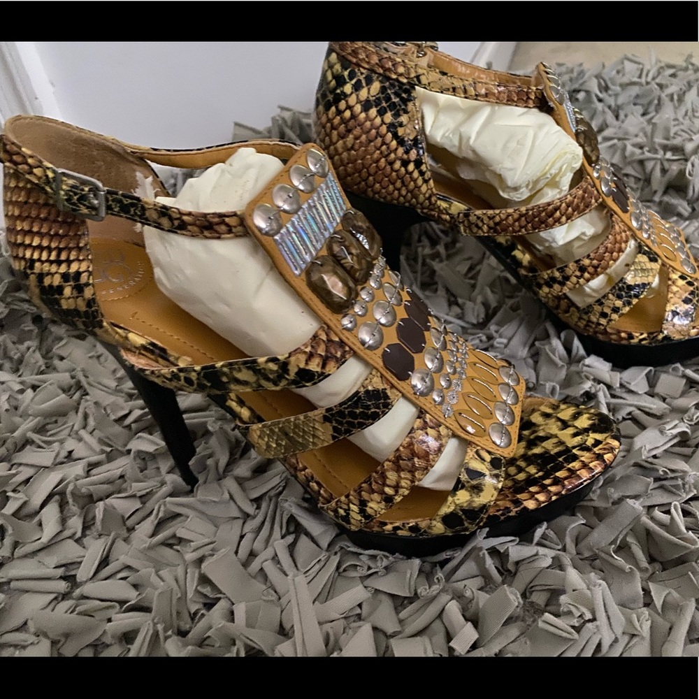 BCBG sandals worn once great shape like new.